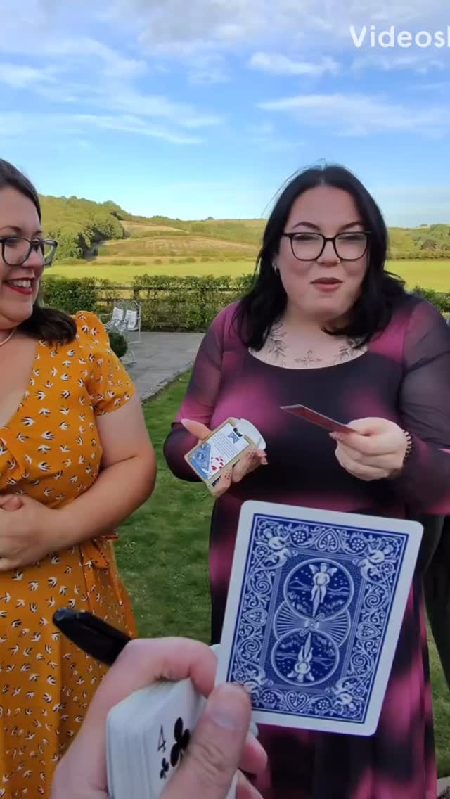 A very quick reaction video for you 😂😂
Honestly this sort of reaction makes me laugh so much (hence the Quick look at the sky 😂)
If you want these reactions at your next event then please do get in touch.