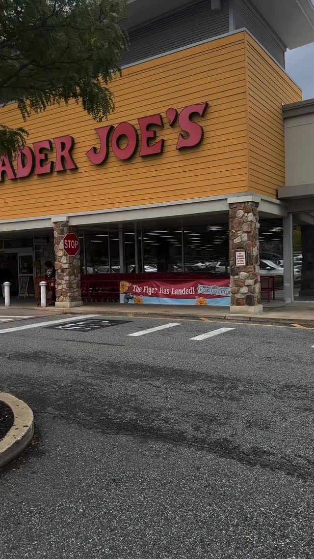 me 🤝🏼 a gluten free @traderjoes fall haul!
The second the leaves begin to change & a hint of pumpkin spice hits the air, I’m on my way to Trader Joe’s for a fall haul!
What’s your favorite fall find at TJs?
#traderjoes #traderjoesfinds #traderjoeshaul #glutenfree #glutenfreefinds #fallfood