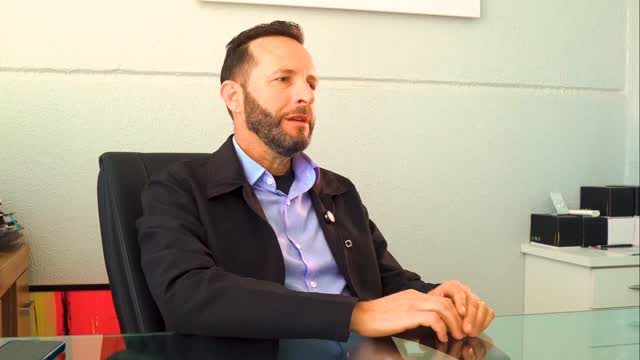 Tudo começou com um sonho, pequenos serviços e muita vontade de fazer a diferença. 💡✨
Ao longo de mais de duas décadas, a Vitral constrói muito mais do que esquadrias: construímos relacionamentos duradouros, baseados em respeito, ética e compromisso.
Hoje, mais do que obras entregues, temos uma história sólida, feita de pessoas, confiança e transparência, do jeito Vitral de construir.
Gratidão a todos que fizeram, e fazem parte dessa jornada.
Que venham os próximos capítulos! 🚀
Conte com a Vitral. Hoje e sempre.
#esquadriadealuminio #vidraçarias