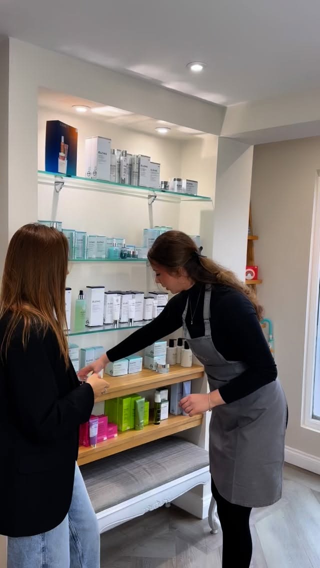✨ Pick your perfect Elemis skincare ✨
We’ve got lots of samples waiting for you at the salon! 💆♀️
Try them during your visit and don’t forget—you can always ask to take some home to keep the glow going. 🌸
#Elemis #SkincareLovers #SalonTreatments #SkinGlow