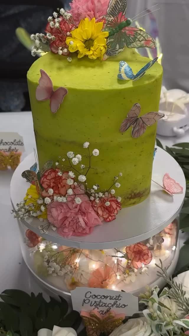 mesmerized, mesmerized by you🦋🌷
-
-
-
#757 #hamptonroads #vabaker #janaeshouseofbread #dmv #fyp #bakery #heartcakes