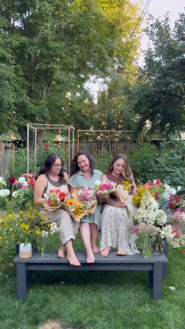 We had so much fun last night with @birdseyephoto__ ! There were more flowers blooming than we expected so there’s extra bouquets up for sale on our site today 💐