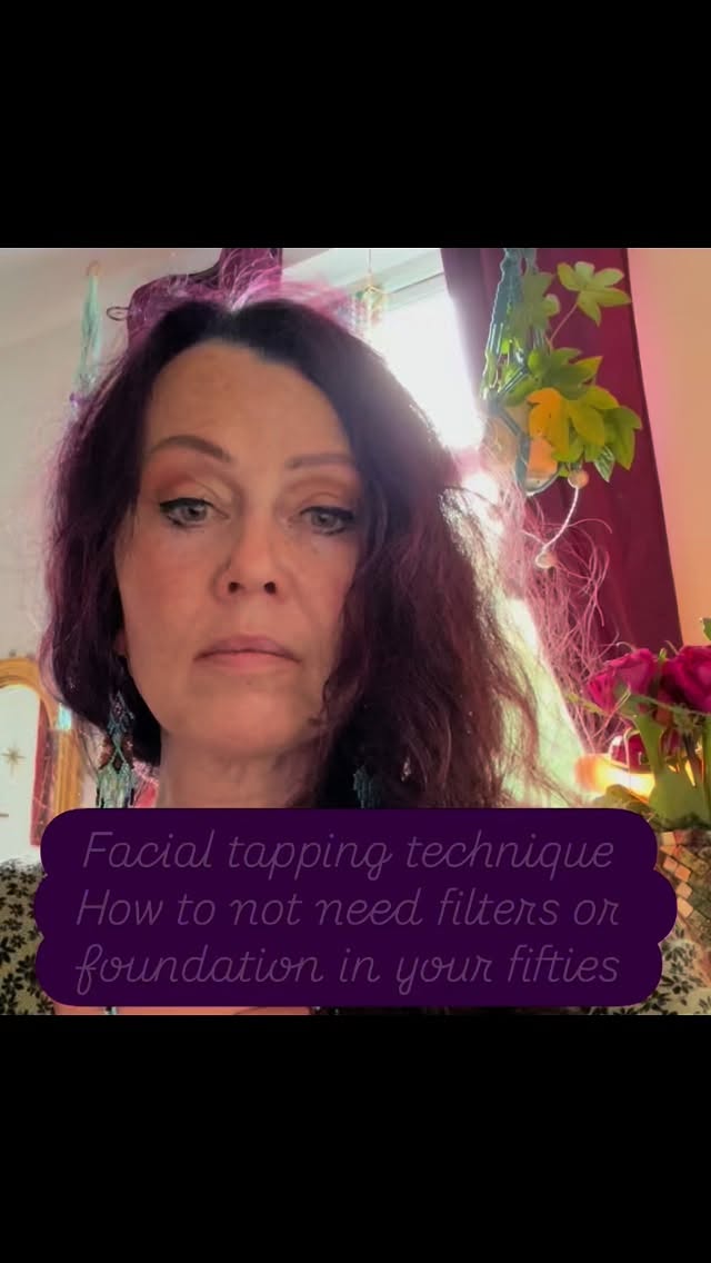 So simple yet effective
Needs no level of expertise
Simply tap in firm up gentle upward motion on the neck and face then scalp and back of the neck
Increases blood flow and collegen and elastin production
Within a week your skin tone will be more even and with a healthy glow
Within a month your cheeks will be plumper and firmer if you use it daily x
#marietruelight #faceyoga #naturalrejuvenation #facialskincare #naturalfacelift #holisticfacialist