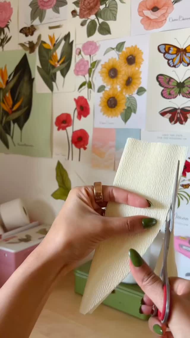 Giant Paper Rose by Florita Studio 🌹
It took three earlier prototypes to reach this final design—and it’s pure perfection.
Available for rental now! ✨
#GiantPaperFlower #FloritaStudio #EventDecor #giantcrepepaperflowers #giantflowers