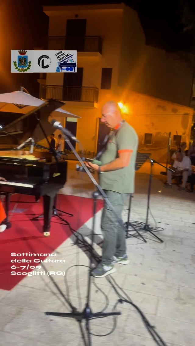 Le due serate del 6 e 7 settembre in Via Messina e Piazza Castelli a Scoglitti hanno riscosso un meraviglioso successo, grazie al calore del pubblico e al talento degli artisti del Gala Music Festival, sotto la direzione artistica di Diego Melfi. @diegomelfi
Un sentito grazie al GAL Valli del Golfo, al Comune di Vittoria – Direzione Sviluppo Economico, al Sindaco Francesco Aiello @francescoaiello_sindaco, al delegato Alessandro Speranza, e con grande fermezza la Dirigente dello sviluppo economico e della cultura la Dottoressa Virna Mandarà, all’intero gruppo assessoriale e agli uffici dirigenziali per averci coinvolto in questo prestigioso progetto.
Un applauso speciale ai nostri musicisti che hanno incantato il pubblico:
⭐️ Ekaterina Chepotareva – Pianoforte (Russia) @pianokate_
⭐️ Demian Spagnolo & ⭐️ Gabriele Caputo – Chitarra (Italia) @demian_spagnolo @__gabrielecaputo__
⭐️ Agnese Polizzotti - Clarinetto (Italia) @4gn36e
⭐️ Stefano Perez – Sassofono (Italia) @stefsax02
⭐️ Pietro Benedetto Pistone – Violino (Italia) @flapistone
⭐️ Danilo Pistone- violino (Italia) @pistonedanilo
Il tutto non avrebbe potuto esistere senza la preziosa organizzazione di CL Eventi @cleventipalermo , che ha reso possibile queste serate indimenticabili.
Grazie di cuore a tutti: la musica, l’arte e le tradizioni hanno vinto ancora una volta. ❤️
#galamusicfestival #settimanalacultura #comunedivittoria #eventisicilia #estateinsicilia #arteinmusica #musicasottolestelle #concertoclassico #musicalive #pianoforte #violino #chitarra #clarinetto #sassofono #culturainsicilia #spettacolodalvivo #tradizioniesicilia