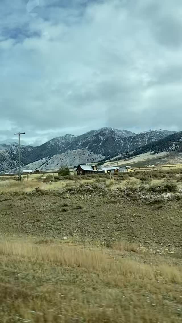 Take me back to Montana
Newest Post on Sunday Loon ๐
https://www.sundayloon.com/post/from-bozeman-to-the-tetons-a-look-back-at-my-best-vacation-yet
#montana #bozeman #horse