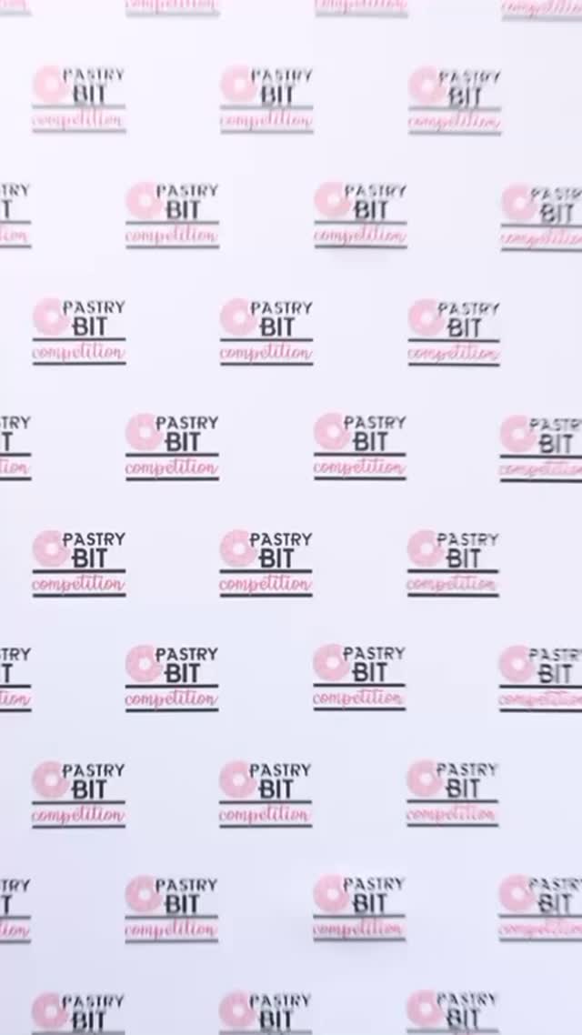 Ecco tutti i momenti salienti della seconda edizione del PASTRY BIT COMPETITION 🍩
Vincitore Pastry Bit Competition
Antonio Costagliola @antoniocostagliola_pastrychef
Complimenti a tutti i partecipanti:
Chiara Cordella @chiaracrd84
Gabriele Fattizzo @pastrychef_gabriele.fattizzo
Lorenzo Crocifoglio @lorenzo_crocifoglio
Giorgio Derme @gd_pastry
Luca Maltauro @maltauro_luca
Alessia Giornetta @alessia_giornetta
Aldair Husic @aldair_pastrychef
Juri Scarpellini @juri_scarpellini
TESTIMONIAL D’ECCEZIONE:
Leonardo Di Carlo -> @pastryconcep @leonardodicarloofficial
CON LA PARTECIPAZIONE SPECIALE DI:
Andrea Mainardi -> @andreamainardiofficial
Daniele Persegani -> @danieleperseganiofficial
Iginio Massari -> @iginio.massari
La Giuria del Pastry Bit Competition:
Leonardo Di Carlo -> @leonardodicarloofficial
Giuseppe Amato -> @giuseppeamatopastrychef
Denis Dianin -> @denis.dianin
Mattia Masala -> @mattimasala
Diego Poli -> @__diegopoli__
Jose Romero -> @joseromerobarranco
Stefania Pompele -> @stefaniapompele
Davide Brighenti
Mara Nucilla
Stefano Corrada
Alessandra Sogni
Francesca Romano Mezzadri
PARTNER DELL’EVENTO:
Media Partner-> @gambero_rosso
Media Tecnico -> @zanolliforni
Media Tecnico -> @castalimenti
Media Tecnico -> @callebautchocolateacademyit
Official Radio -> @rds_official