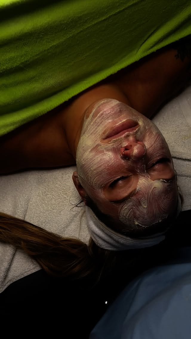 ✨ Pumpkin Spice Glow ✨
Book our Pumpkin Spice Latte Facial + Fall Polished Pearl Exfoliation 🍂
Get a FREE Hot Stone Massage + Hand Therapy! 🙌
#PearlEssenceBeauty #RohnertParkSpa #SonomaCountySkincare #RohnertParkFacials #SupportLocalSonoma #SmallBusinessGlow