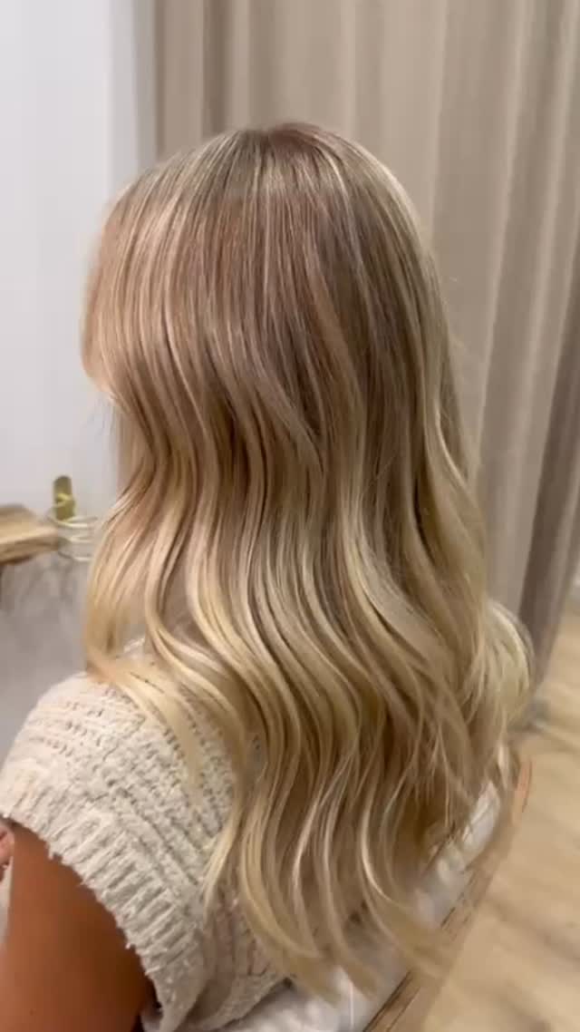 Nordic blond highlights 😍
Hair by Janet Axu
#palmademallorca #hairdresserpalmademallorca #peluqueria #hairdresser #hairstylistpalmademallorca #pelo #highlights #bayalage #pelopalma