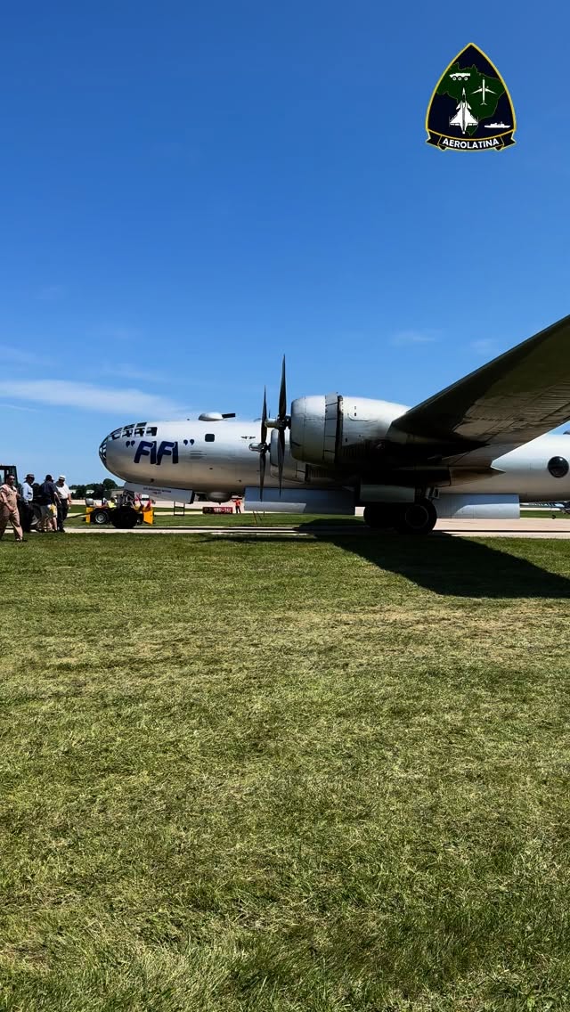 O incrível bombardeiro Boeing B-29 Superfortress “FIFI” sendo rebocado durante o AirVenture Oshkosh 2025.
O FIFI é um dos dois B-29 no mundo em condições de voo e pertence a Commemorative Air Force (CAF) e está baseado no Aeroporto Executivo de Dallas, Texas.
Anualmente o FIFI participa de eventos aeronáuticos pelos Estados Unidos e Canadá.
#aviation #aviationlovers #oshkosh #b29superfortress