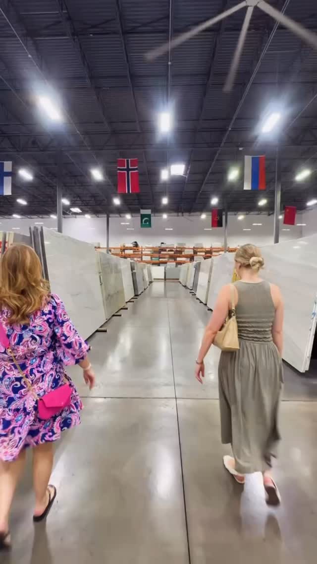 Slab shopping day! 🤍 We set out to preselect options for our client’s kitchen in Paris, TX. While the final winner didn’t make an appearance this trip, the process is half the fun.
So tell us—when it comes to kitchen counters, do you prefer a bold contrast statement or a neutral layered moment? 👀✨
#designlifestyles #slabshopping #kitchendesign #countertopinspo #designinspo #dallastx #clientshopping #selections #comealong #shopping #designlife