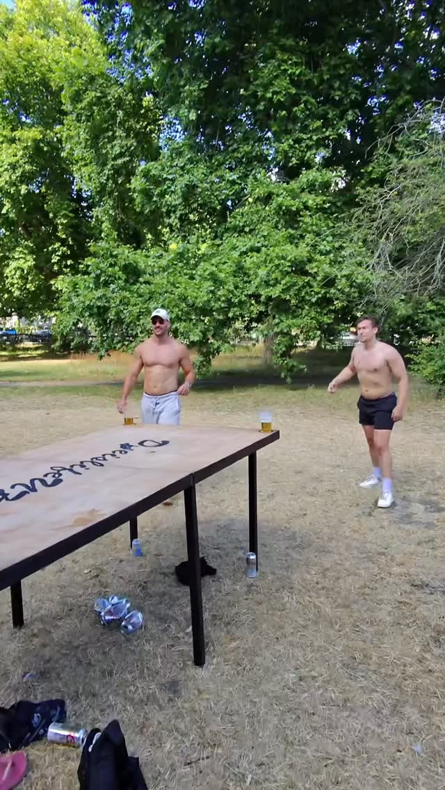Sliding in for the catch 😮💨
#dyeislife #beerdie #dye #sports #drinking #games #university #students #socials #unisocials #drinkinggames #freshers #beerpong #beer #events #stag-do #summer #outdoorgames
