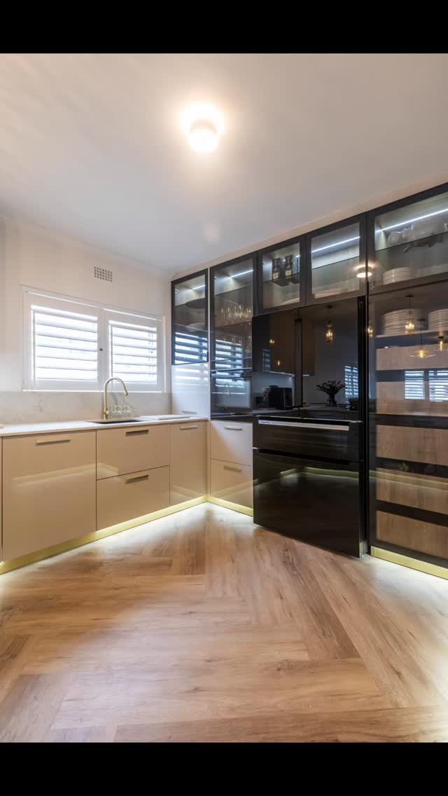 A modern kitchen with a warm yet sophisticated feel — glossy cabinetry, glass-front displays, cabinet lighting and smart storage.
#ModernKitchen #KitchenDesign #LuxuryInteriors #InteriorInspo #ContemporaryLiving #KitchenGoals #HomeStyle #SmartStorage #DesignDetails #DreamKitchen #InteriorGoals #ModernLiving #KitchenInspiration #ElegantDesign #HomeInspo #camiinteriors