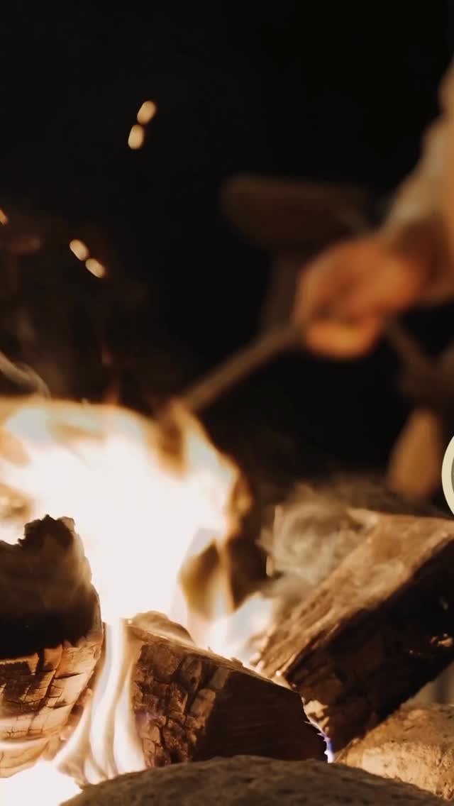 【秋のお得なサービスのお知らせ】
対象期間:2025年9月19日〜10月31日まで
いつもニセコ風の谷キャンプ場をご利用いただき誠にありがとうございます。
秋のシーズンも楽しんでいただけるサービスをご用意して皆様のお越しをお待ちしております。
①秋の連泊割 2泊目半額!全施設対象!
せっかくニセコまでキャンプに来たら連泊したいという声にお応えして、2泊目のサイト利用料金が半額になります。
キャンプサイトだけでなく、なんとツリーハウスもバンガローも全施設対象です。
※最大3泊まで対象(1泊目→通常料金、2泊目→半額、3泊目→半額)
※入場料は通常通り1泊あたり、大人800円、小中学生500円、幼児300円かかります。
※チェックイン受付時にお客様よりキャンペーン利用希望とお伝えいただいた場合のみ対象となります。
②雨天時キャンプサイトからツリーハウス、バンガローへ移動が半額!
貴重な休日を雨のせいで台無しにしたくない!
キャンプサイトを予約していて、ご来場時に雨天だった場合、もしくは利用中に雨予報がでている場合に空いているツリーハウス、バンガローが通常料金の半額で利用可能です。
※先着順でチェックイン時に空いている場合に限ります。事前にメール、電話などで移動の予約をすることはできません。
※13時より前のチェックインにはアーリーチェックイン料金がかかります。
※チェックイン受付時にお客様よりキャンペーン利用希望とお伝えいただいた場合のみ対象となります。
③キャンセル料がかかるタイミングでの予約日程の変更が無料!
お客様都合でのキャンセルの場合、1週間前から50%、当日は100%のキャンセル料がかかっていますが、今期中の別日程への予約変更であれば無料にて対応いたします。
※変更可能な別日程は2025年10月31日チェックアウト分までです。
※別日程に変更する場合は、同じサイトでなくてもOKです。
※お客様より受付フォーム、もしくは電話にて予約変更のご連絡をいただく必要があります。
【秋の寒さ対策について】
対象期間:2025年9月19日〜10月31日まで
①炊事場に温水が出るようになります!
炊事場に4つある蛇口内、右側2つより温水が出るようになります。
油のついたお皿やお鍋を洗うとき、身支度を整えるときにご利用ください。
②今シーズンより初めてツリーハウスに暖房器具導入!
冬キャンでは定番のコロナSL−66ストーブをダイニングスペースのタープ下に設置しました。
五徳もあるのでヤカンやお鍋の保温に利用も可能です(水から沸騰させるには火力弱いです)
またツリーハウス内には電気掛け毛布を2枚設置したので、ぬくぬく過ごせます。
※ツリーハウス利用料、入場料とは別に暖房費が1,000円かかります。利用しない場合はかかりません。
※ストーブの灯油は満タンにて提供。1泊の場合は基本追加はいたしません。
※電気容量に限りがあるため、その他のヒーターや電気カーペットなどの暖房器具の持ち込みはできません。
③バンガローにも暖房器具導入!
バンガローAにはFF式ストーブ、バンガローBにはファンヒーターと電気カーペットを導入しました。
※バンガロー利用料、入場料とは別に暖房費が1,000円かかります。利用しない場合はかかりません。
※ストーブの灯油は満タンにて提供。1泊の場合は基本追加はいたしません。
※電気容量に限りがあるため、その他のヒーターなどの暖房器具の持ち込みはできません。
ご不明な点はお気軽にお問い合わせください。
皆様のご利用をお待ちしています。
#ニセコキャンプ
#風の谷キャンプ場