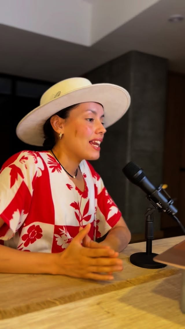 ✨ La energía femenina es abundancia.
✨ La energía masculina es prosperidad.
Y cuando una falta… lo sientes en todo.
🌙🌞 En mi nuevo episodio del podcast hablo de esto en profundidad:
cómo reconocer estas dos energías en tu vida cotidiana
y qué significa realmente habitarlas en armonía.
💫 Si quieres escucharlo, escribe “LunaSol” en los comentarios
y te envío el link directo.