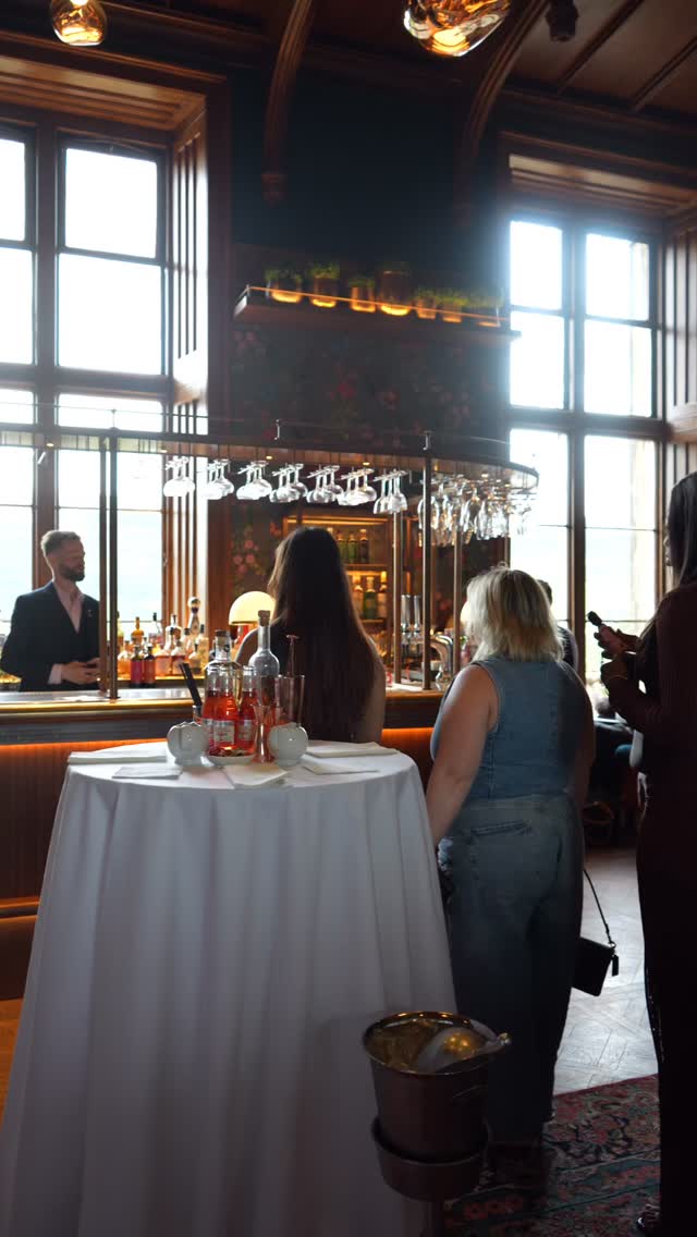 Cocktail hour with our wemvision women at our day retreat - we made our own special creations @marhallresort 🍸#privatemembersclub #womensupportingwomen