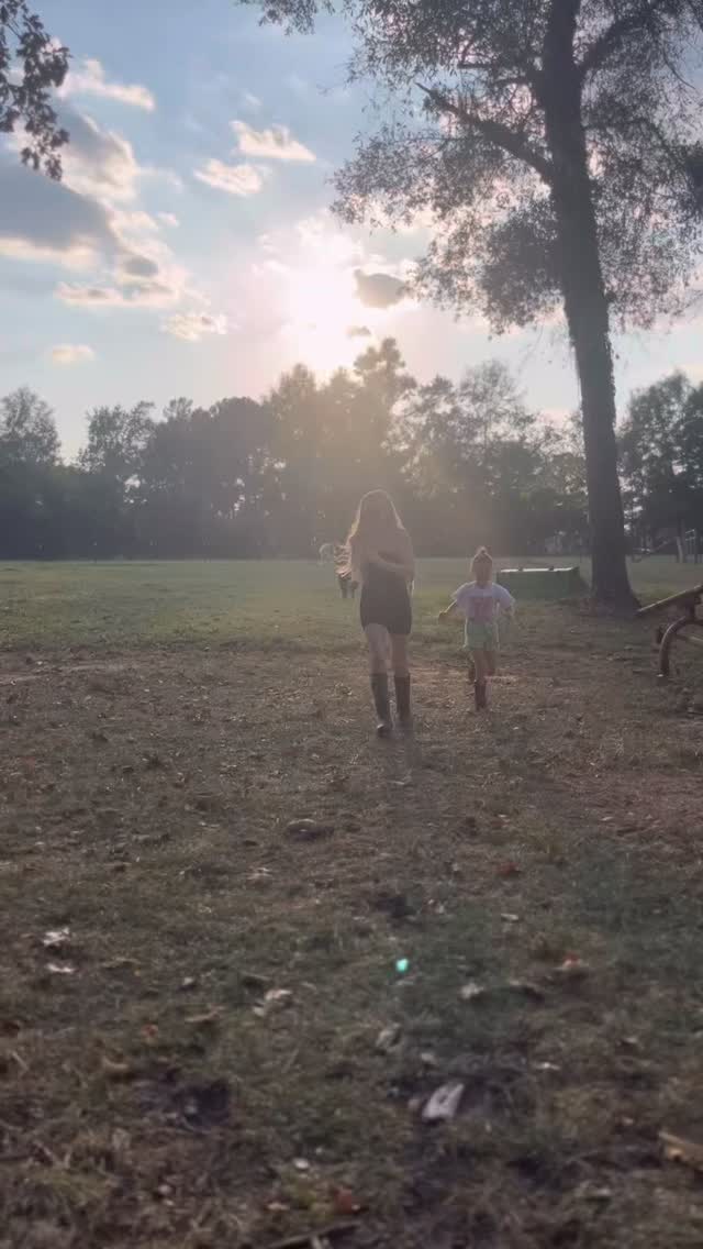 country sunsets >
#POV #CountrySunsets #RanchLife #MiniCows #FarmTok #GoldenHour #StartingOver #SlowLiving #FamilyFirst #DreamLife #CountrySunsets #GoldenHour #RanchLife #FarmTok #MiniCows #POV #SlowLiving #DreamLife #FarmLife #CountryTok