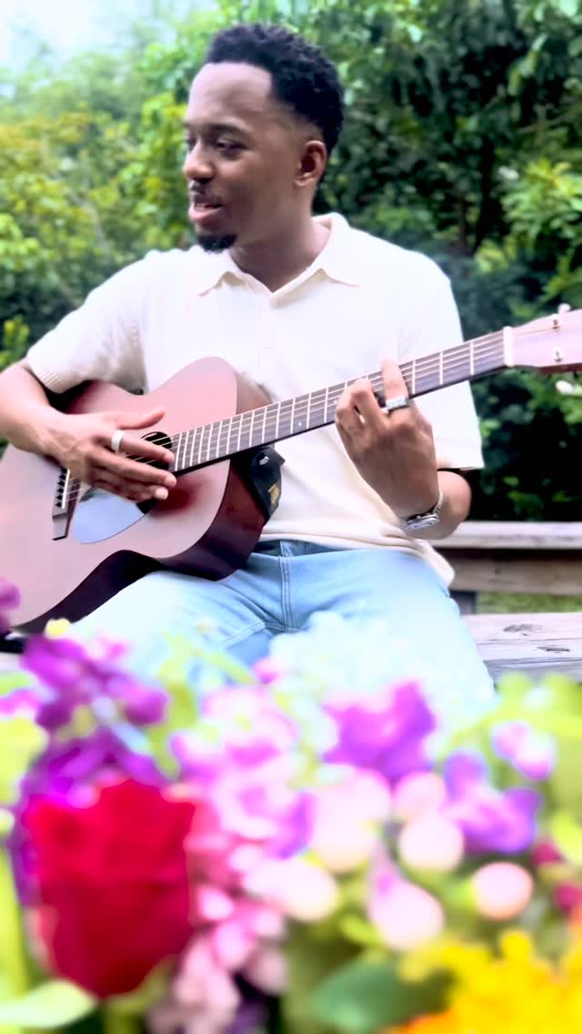 Just me, my guitar, and a song called Flowers. Grateful for where God’s brought me. Excited to share what’s next.
#neosoul #Flowers #acoustic #newmusicalert
