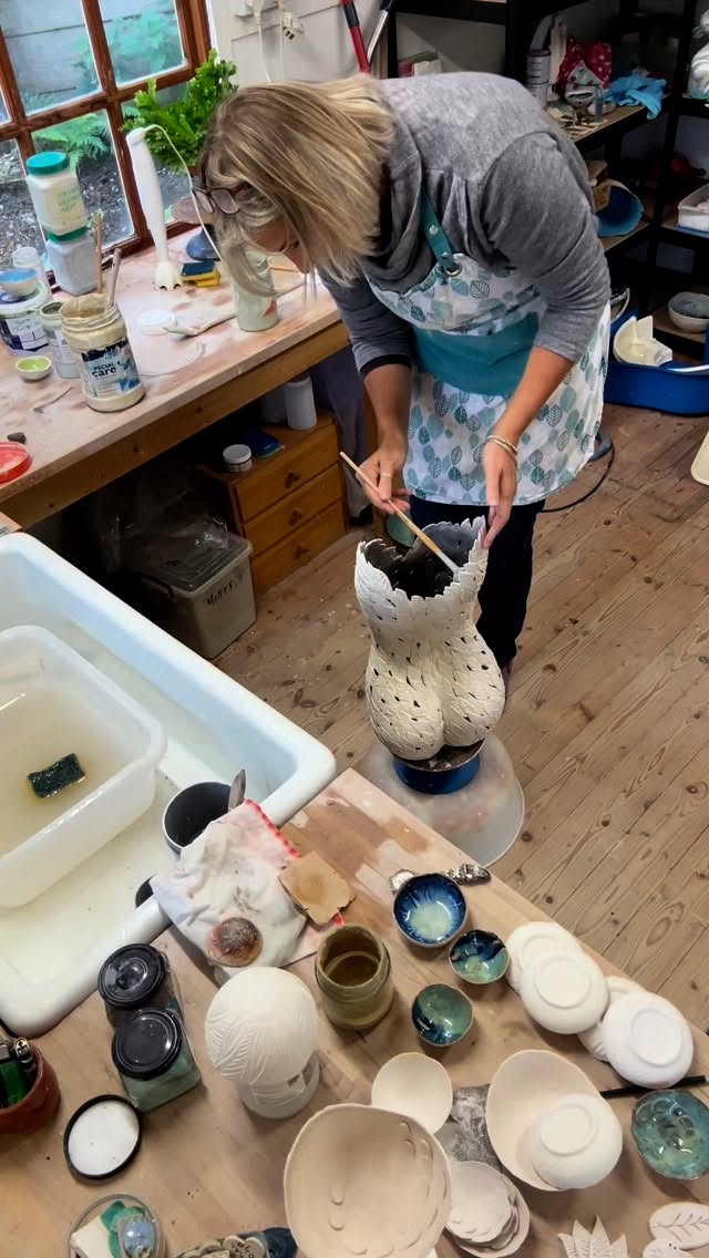 Glazing away… a few more coats of glaze and then I’ll check this leafy sculpture over for any drips of glaze or glaze comping through the spaces I’ve created.
I’ve spent 2 weeks building this female figurative sculpture in clay. Methodically building leaf by leaf. It’s a labour of love but one I become so lost in. The first firing went really well, and I’m pleased that there are no faults that have appeared at this stage. Now carefully glazing trying not to damage the delicate rim as I work.
#clay #sculpture #ceramicart #ceramics #smallbusinessowner