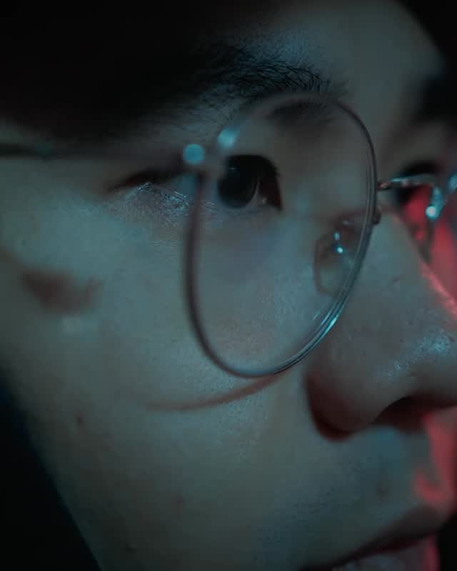 Che cos’è lo stress visivo digitale e come si può gestire?
.
.
.
#zeissvisioncenter
#zeisslentiluceblu #zeissduravision #lentizeiss #zeissvisionstore #zeissstore #zeissvisionstoremilano #otticabardelli #ZEISSVisionCare #lentizeiss #zeiss #zeisslens #zeisslenses #zeissvisionstore #occhialimilano #otticabardellimilano #otticabardelli #occhialidasoledonna #lentidavista #lentidavistazeiss #otticomilano #otticamilano #occhialimilano #otticabardellimilano