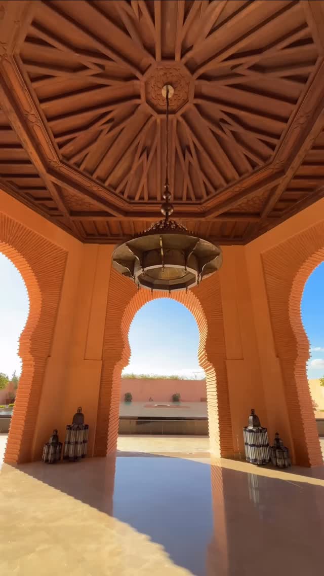 @theoberoimarrakech : un écrin de luxe au cœur du Maroc
Avec ses villas et suites aux piscines privées, son spa niché sur un lac et sa gastronomie raffinée, The Oberoi, Marrakech est une invitation au rêve. Inspiré des palais marocains, cet hôtel d’exception offre une expérience inoubliable alliant luxe, nature et sérénité.
#TheOberoiMarrakech #LuxuryEscape #Marrakech #OberoiHotels #MoroccanLuxury #luxuryhotel #luxurytravel