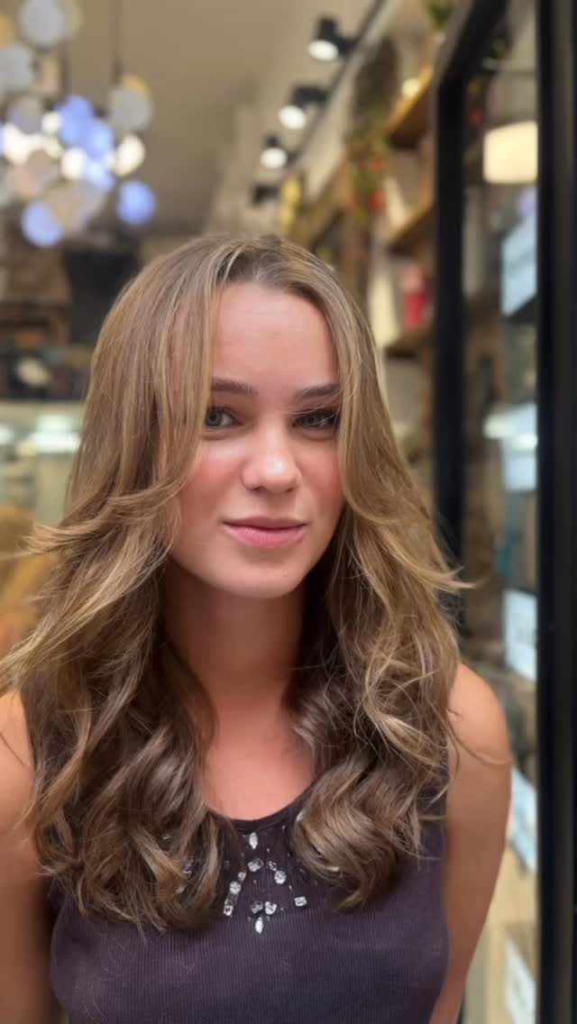 Come and experience a unique look with us, choose from a variety of custom color options. You can DM us to schedule an appointment or contact us using the contact information on our page. #kesfet #hair #keşfetteyiz #ombre #sombre