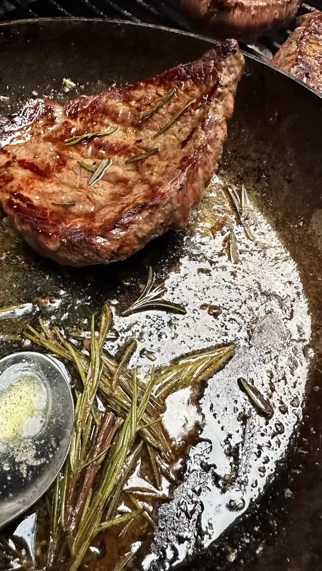 Die IT Crew unter sich… ein leckerer schmackhafter und gesellschaftlich sehr angenehmer Grillabend!!!
Lecker und international …
Von #lammkotlett #rinderhüftsteak s von @landschlachterei_hanke #garnelen #persianchicken #cevapcici #shishtawook #mangosalat #brownies #rosmarin #bbq #bbq #bbq🍖 #grill #mazensbbq #lecker #food
@mazensbbq @matthias81krause