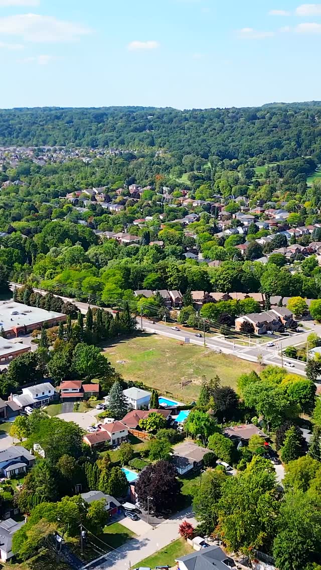 This beauty is located in charming Dundas, Ontario and sits on a large 75’ x 182’ lot. It’s a quiet and child friendly street that is excellent t to raise your children or unwind and treat this like your cottage in the city!!
With 2,194 sq ft and 4 bedrooms, this home is it and ready for you to add your final touches!!
#realestate #realtor #teamrene #dundas