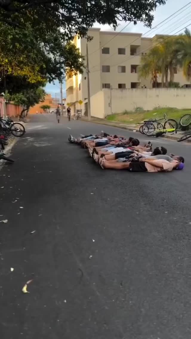 🗡✨ Ein Stück Mittelerde auf der Haut ✨🗡
Herr der Ringe Tattoo im Realismus-Stil – gestochen am Bein von Dani Molinero.
Ein episches Meisterwerk, das die Saga lebendig macht. 🖤
#LordOfTheRingsTattoo #HerrDerRingeTattoo #RealismTattoo #RealisticTattoo #TattooArt #TattooArtist #TattooStudio #TattooLife #InkLife #InkedUp #TattooCommunity #TattooInspiration #FantasyTattoo #LegTattoo #EpicTattoo #BodyArt