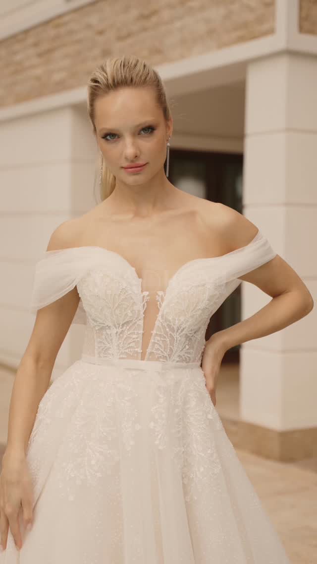 Where timeless elegance meets modern romance🥰 #weddingdress #olivellibride #bridetobe #engaged #photoshoot