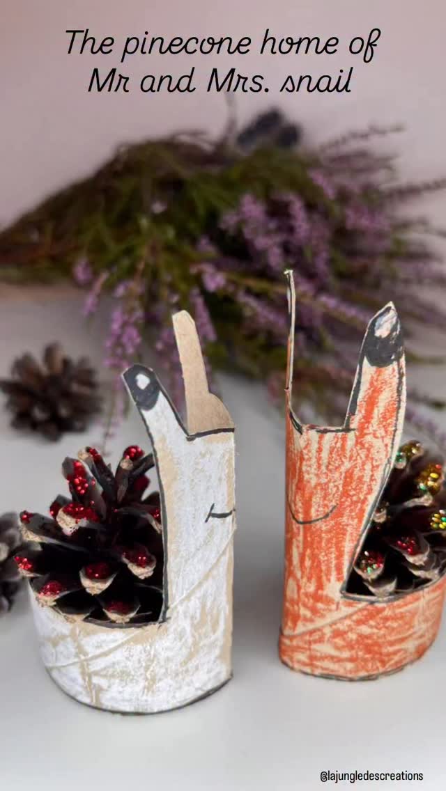 🇬🇧Mr. & Mrs. Snail’s Pinecone Homes🐌
A simple fall DIY: recycle a tp roll, add a pinecone (and maybe a touch of glitter ✨)… and voilà, some funny little snails!
Materials:
- Tproll ♻️
- Pencil ✏️
- Scissors ✂️
- Oil pastels
- Posca marker
- Liquid glue
- Glitter ✨
- Pinecone
👉 Who’s making one this weekend?
—
Les maisons pomme de pin de Mr et Mme Escargot 🐌
Un petit DIY d’automne : recycle un rouleau de papier toilette, ajoute une pomme de pin (et pourquoi pas quelques paillettes ✨)… et hop, des escargots rigolos !
Matériel :
- Rouleau de papier toilette ♻️
- Crayon ✏️
- Ciseaux ✂️
- Pastels à l’huile
- Marqueur Posca
- Colle liquide
- Paillettes ✨
- Pomme de pin
👉 Alors, qui en fabrique un ce week-end ?
—
#defidesmainscreatives #defiracontemoilautomne #dıyproject #recyclemeandplay #recycleandplay #naturecrafts #inspirebynature #panduromyway #funbudgetplay #inspireuswithyourplay #snailcraft #creativekidart
#autumnactivitiesforkids #natureinspiredart