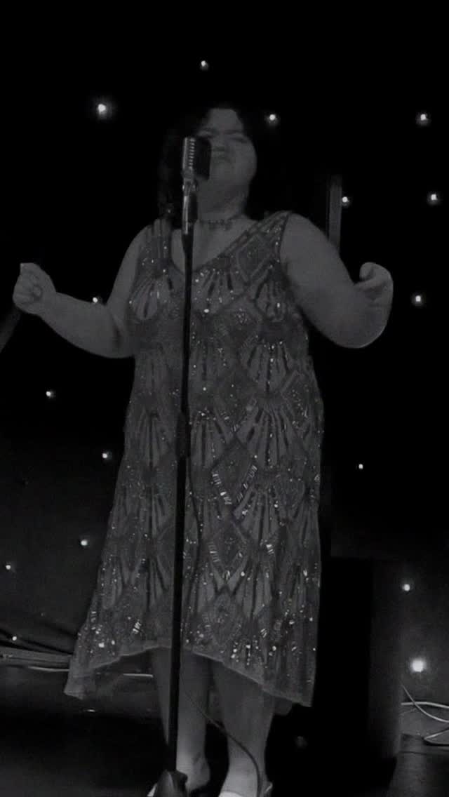 POV: you time-travel to a 1950s cocktail lounge and I’m on stage singing Ain’t Nobody… with a jazzy twist 🎙️✨
There’s nothing like stepping onto the Marian stage in my favourite vintage dress, vintage mic in hand, and pouring my heart into a classic. Taking songs we all know and giving them a little jazz sparkle is pure magic for me. 💃🥂
What song should I give the Jazz with Giorgia twist to next? ⬇️
#JazzWithGiorgia #JazzSinger #POVperformance #VintageVibes #JazzyTwist #LiveJazz #CocktailLounge #SoulfulSounds #VintageMic #AintNobody