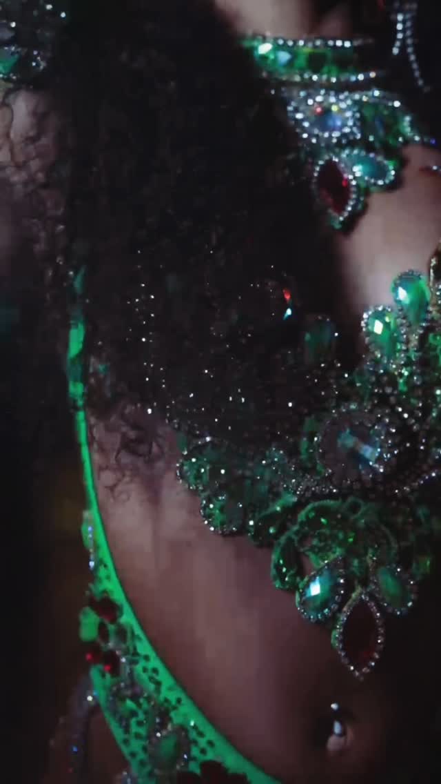 Beauty Queen 👑
Ana Paula ❤️❤️🇧🇷🇧🇷
🎥 by @soulcontent.studio
.
.
.
#beauty #samba