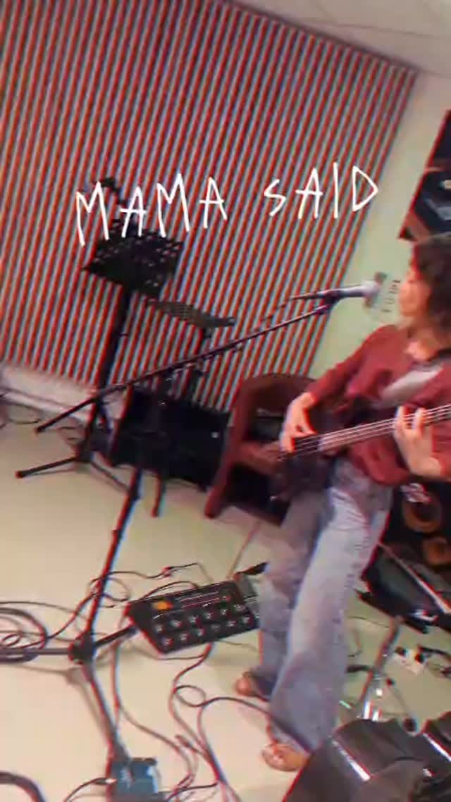 Répétition intimiste au SILEX 🌙
Des notes suspendues, des regards qui se croisent, l’énergie qui circule.
Avec Louis Louis en renfort, la magie a opéré 🔥
On affine, on vibre, on se prépare… la suite arrive 👊🏽
#mamasaid #backstages #lesilex #livemusic