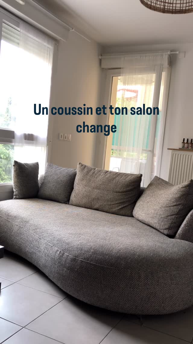1,2,3 ou 4 ? Dis moi ta couleur préférée 👇🏼✨
Rien qu’un coussin peut changer toute l’identité de ta pièce.
Tous ces coussins sont disponibles en quantité limité, mp pour plus d’infos 📩
Notre mission faire de ton intérieur un cocon 💚.
#decoresponsable #aménagementintérieur #mobiliersurmesure #avantaprèsdeco #consommerautrement #décoratricedinterieur #prestationdeco #prestationdeco