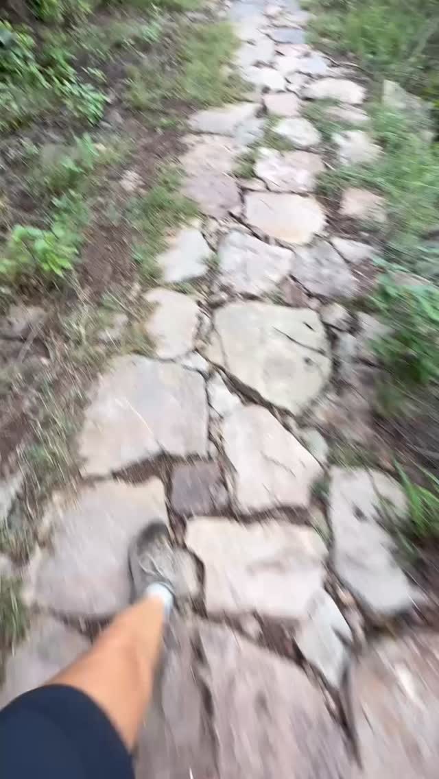 Una cosa es llegar a Barichara en carro. Y otra es llegar caminando😮💨. ¿Que esperas para caminar por el Cañón del Chicamocha🌅?
.
#todosalamontaña #trekking #santander #trek #cañondelchicamocha