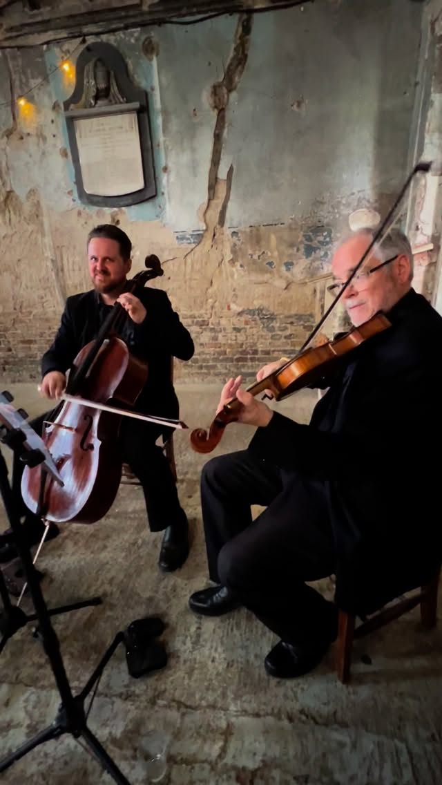 At the end of the drinks, once most guests had left for the buses — just the bride, groom, bridesmaids, photographers, and a small group enjoying a singalong of Wonderwall to finish Charlotte & Rob’s wedding at @maverickprojects.
#LondonWedding #LondonWeddingMusicians #WeddingMusic #StringDuo #StrettoEnsemble #LondonBride #LondonWeddingInspiration #LondonWeddingIdeas #WeddingInLondon