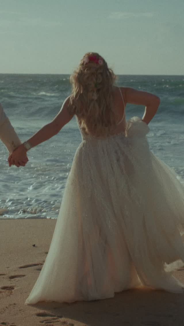 Laura ❤️ Lewis
@laura.teckjones & @lewis.t.jones95
Venue @lustyglazebeachweddings
Photographer @sofiemichellephotography
MUA @charlottealbert.makeup
Hair stylist @annaingramhair
Flowers @blossomandkelp
Music @billyjdriscoll
Cake @polly.webb.cakes
Dress & alterations @jaynesbridalwear @stitchedupbridal
#lustyglazebeachweddings