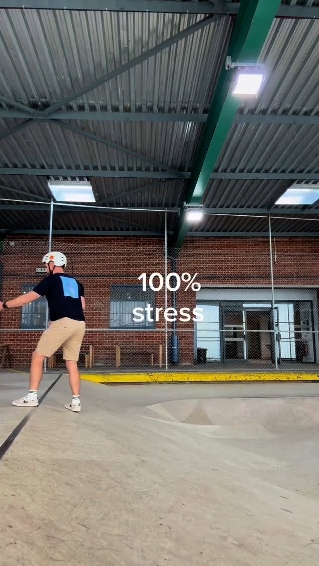 Stressed? Try and surfskating. ✌️
.
Big thanks to the @theloadingbayglasgow for dry conditions! 🤣
.
#surfskate #glasgow #skate #scotland #surfskategirls