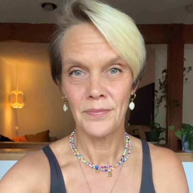 ✨ Do you just not feel like yourself anymore? ✨
Maybe your jeans don’t fit the way they used to…
Maybe your energy crashes every afternoon…
Maybe you’re doing “all the right things” — eating clean, exercising — and yet nothing seems to work.
👉 Here’s the truth: women’s health has been running at a deficit for decades.
We weren’t taught how our metabolism actually shifts in peri- and post-menopause.
We weren’t told that “eat less, move more” stops working after 40.
And we certainly weren’t given the tools to feel like ourselves again.
💡 But the good news?
Some of the has caught up. Especially the daily behaviors part that WE can control.
We do know what helps women in midlife feel strong, energized, and in control again.
It comes down to 3 things:
The right kind of movement (not endless cardio!)
Nourishment that supports hormones, not punishes your body.
Prioritizing real rest and sleep.
That’s why I created the Midlife Metabolism Reset.
It’s a free guide designed to help you:
✅ See what you’re already doing right
✅ Quickly spot what’s not working for your body anymore
✅ Focus on simple shifts that actually give you back your energy
Because this isn’t about chasing “skinny.”
It’s about reclaiming your vitality, fitting back into your jeans, and finally feeling like YOU again. 💃
✨ Your reset starts today. Click the link in my bio to download your free copy of the Midlife Metabolism Reset.
#midlife #genx #genxwoman #genxers #metabolism #menopause #perimenopause #healthcoach