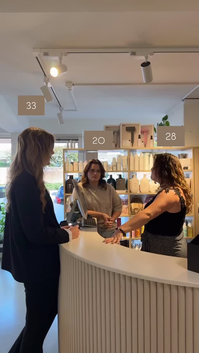 Even een realitycheck 👀🙃🤣
#workbesties #agedifference #hairdressers #hairindustry