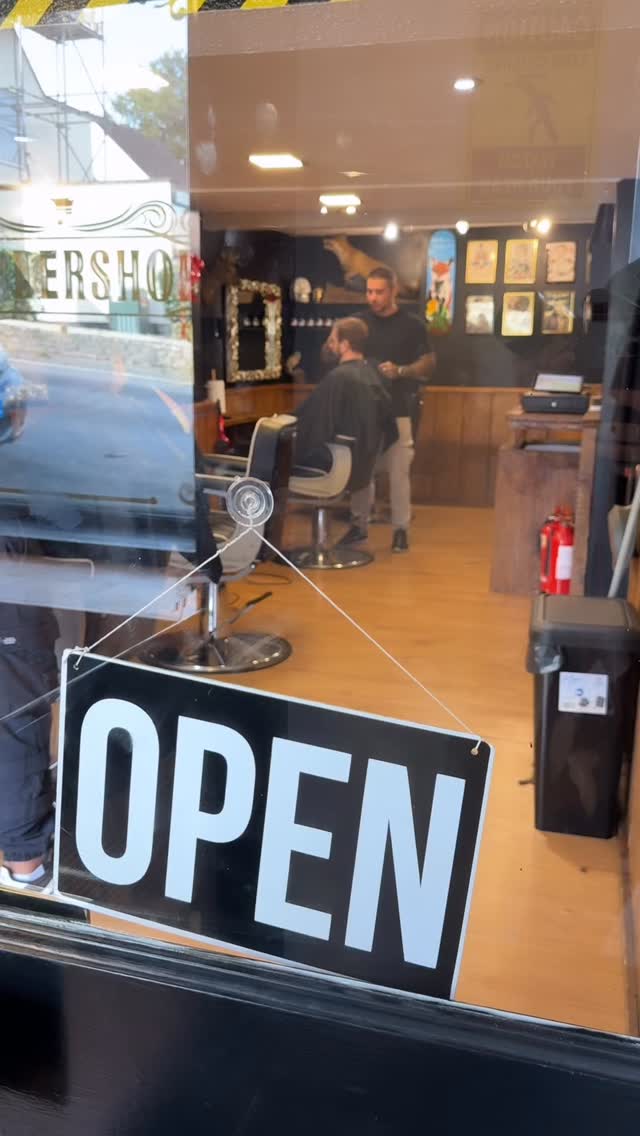 We’ve flipped the shop around – quite literally! 💈
The new layout gives us room for an extra barber’s chair, while still keeping plenty of space to chill before your trim 👌🏼
What do you think?
#royalsbarbershop #barbershoproyals