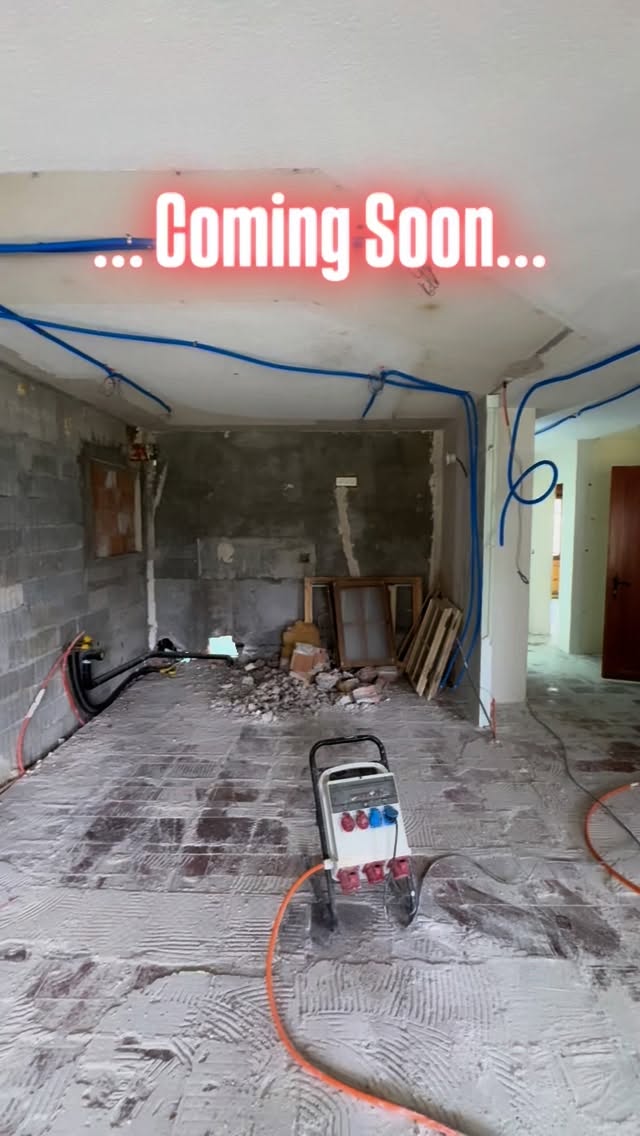 🔨 Transformation en cours…
Rendez-vous cet hiver pour le résultat✨
#WorkInProgress #ComingSoon #ProjetEnCours #AvantApres