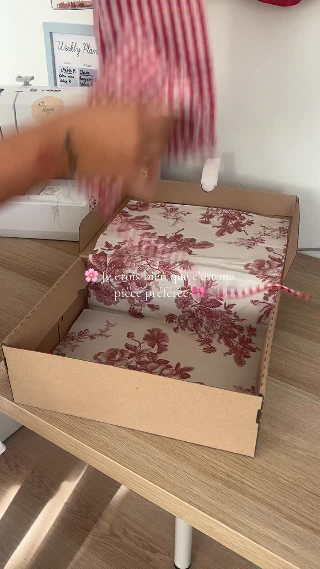 L’extra mini banane, un mini sac pensé pour accompagner la silhouette, un accessoire qui fait toute une tenue 🌸
Www.ParureParis.fr #minisac #vichy #ansefroufrou #ansereglable #parureparis