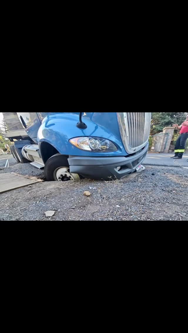 Tight spaces can make for limited options when turning a loaded truck around, as was the case here. Got him out without any damage and rolling back down the road!