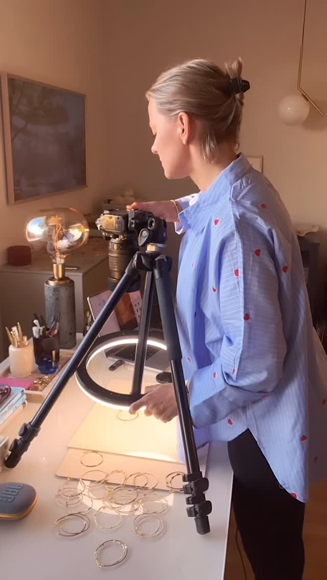 Everything you see here is 100% me – I design and make jewelry, take most of the photos, run my online store, manage social media, and so much more. Three years in and I still feel so much energy and passion to keep creating 😍 Your feedback honestly gives me an extra boost every single time and makes me want to do even more. ✨🫶
#behindthescenes #fullfocus