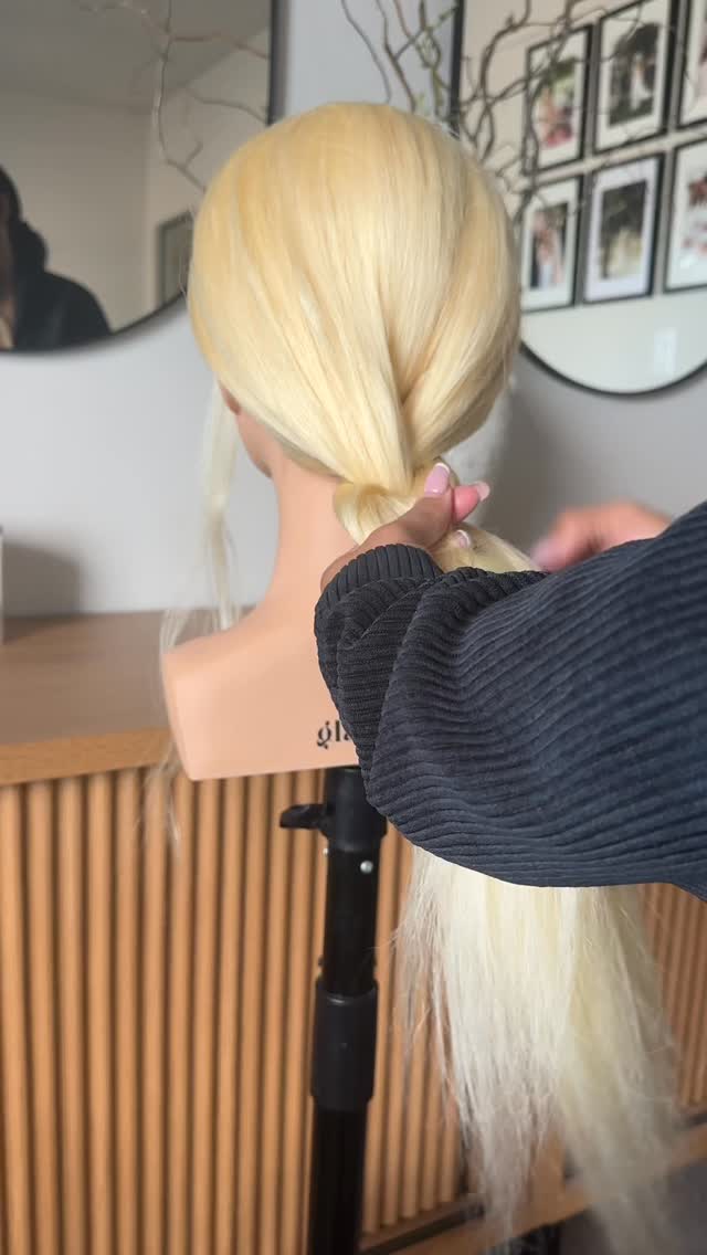 If you think updos are “too hard”... try this one. ⏱️ Quick. Easy. Effortless. And stunning.
.
.
#QuickUpdo #EasyUpdo #BridalHairMadeEasy #UpdoTutorial #HairstylistTips #EffortlessHair #bridalupdo