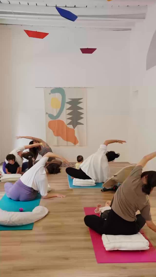 YOGA MAMMA BEBÉ 🧘♀️
Una sequenza armoniosa di asana studiate con cura per il periodo del post parto.
Il corso è dedicato alle mamme con bambini dai 40 giorni ed è tenuto dalla nostra incredibile @camilla.vigorelli.yoga
Tutti i mercoledi dalle 10.30 alle 11.30, pacchetto da 5 incontri
Scrivici per info e prenotazioni
📹 @gin.sengbaby
Grazie a tutte le bellissime mamme e bebé 🧡