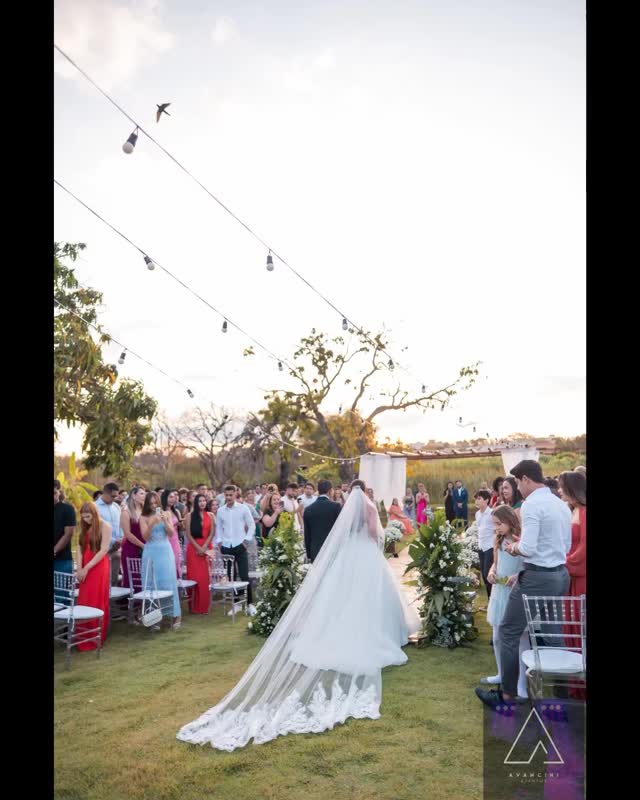 ✨ Um Casamento Inesquecível! ✨
Neste último sábado, tivemos a honra de fazer parte do casamento da Eterna e do Danilo! 💍❤️
Montamos uma pista de dança incrível, com iluminação de arrasar e um som de primeira, tudo pensado para criar momentos inesquecíveis. Além disso, o varal de luz e os efeitos decorativos deixaram tudo ainda mais mágico, com os gerbs estourando e iluminando o ambiente!
Um agradecimento especial ao @duke_producoes DJ Duque Produções, nosso parceiro de sempre, que fez a festa acontecer com muita energia e animação! 🙌
Parabéns aos noivos e muito obrigado a todos que fizeram parte desse momento especial! 💫
#casamentoinesquecível #eventoperfeito #parceriadesucesso #avancinieventos