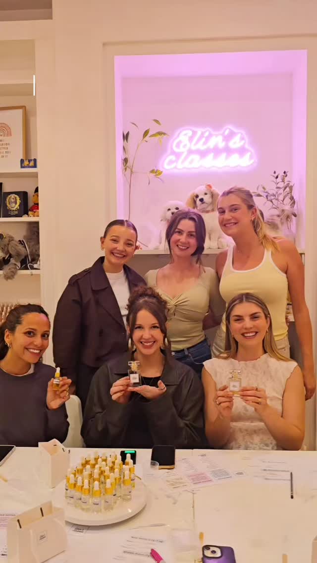 😀Team Building & Workshop Ideas in Sydney
Looking for a fun activity for team bonding? We offer a variety of classes perfect for every team member:
- 🎂 Cake Decorating
- 🍰 Dessert Making
- 🐾 Needle Felting (3D Pet Portrait)
- 🛋️ Lamp Making
- 🕯️ Perfume Making
- 🎨 Paint and Sip
- 📝 Reading Korean in 90 Minutes
Perfect for every team member! 🌟
#TeamBuilding #SydneyWorkshops #perfumemaking #sydneyteambuilding